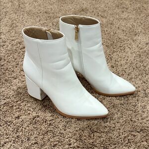 IDIFU White Ankle Booties only worn once sz 7